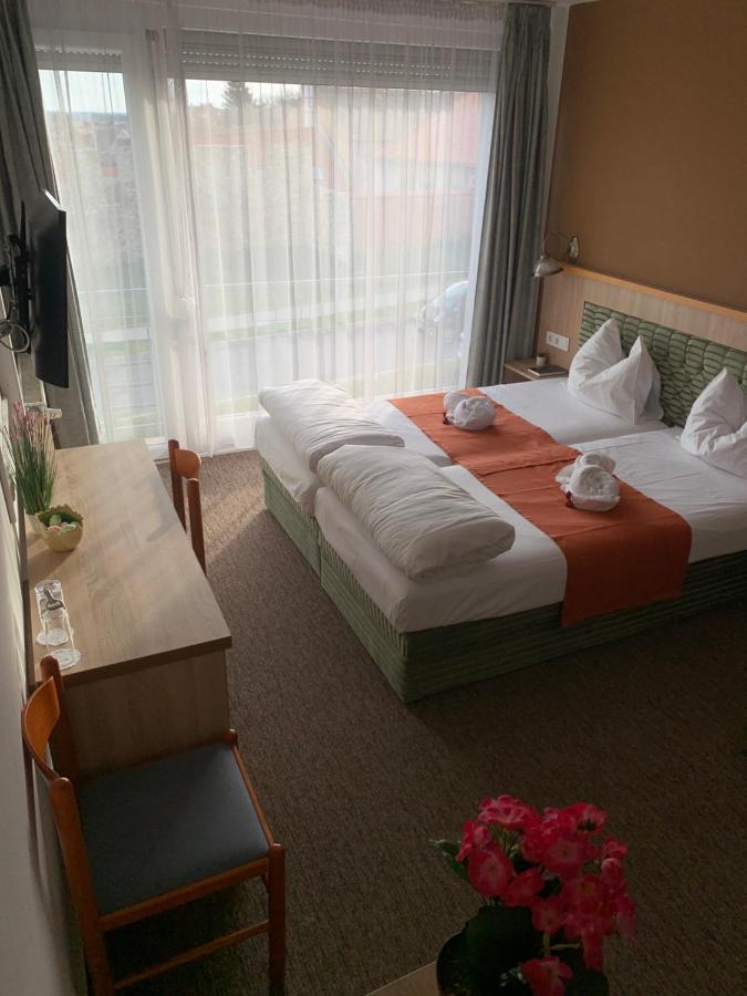Varfal Wellness Panzio Pécs Exterior foto